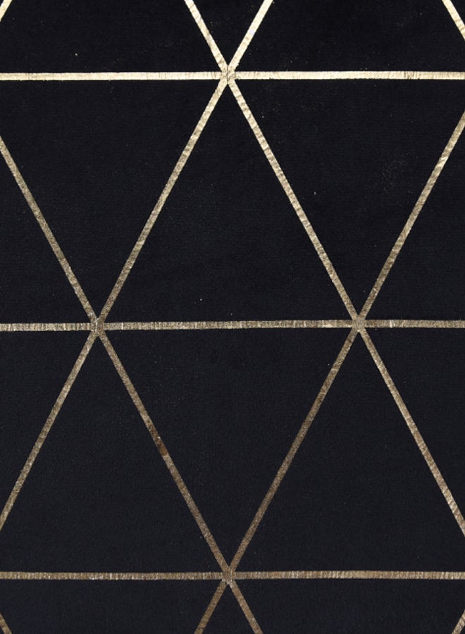 ايب اند فلو وسادة ديكور مخملية مزينة بطبعة بلون ذهبي تأتي ضمن أغراض الديكور المصنوعة من مواد بجودة فاخرة وفريدة لمنزل مثالي وأنيق أسود - Image 3