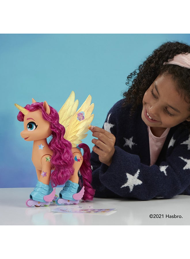 my little Pony - My Little Pony: A New Generation Movie Sing 'N Skate Sunny Starscout - Interactive 9-Inch Remote Control Toy with 50 Reactions, Lights - Image 1