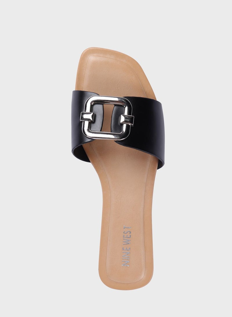 ناين ويست صنادل فلات فنسو للنساء - Image 3