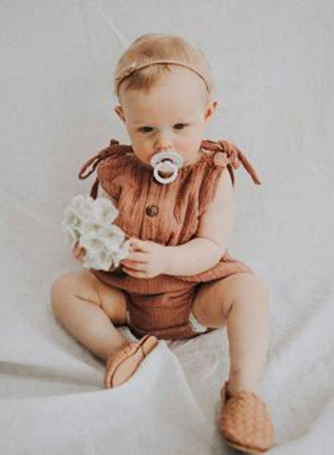 بيبس طقم لهاية مهدئة من المطاط الطبيعي للأطفال، من عمر 6 إلى 18 شهراً من قطعتين - لون راسبيري/عاجي - Image 5