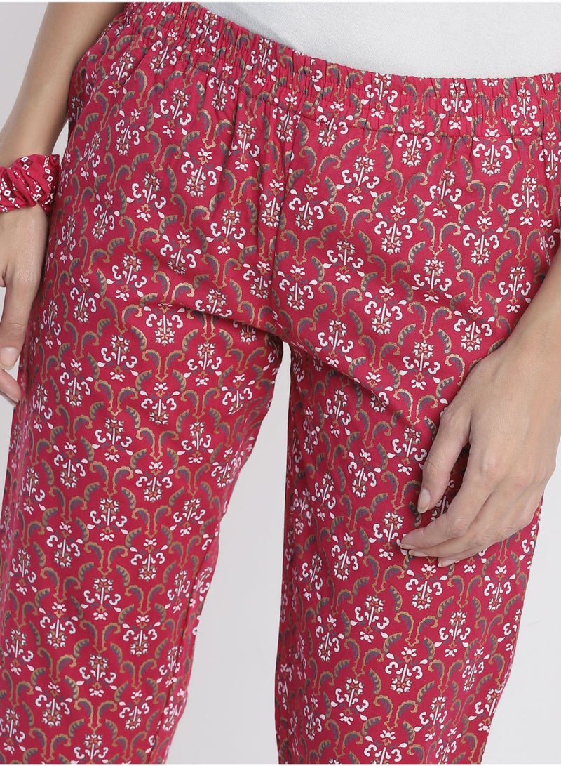 Casual Comfortable Relaxed Fit Three-Quarter Pyjamas With A Matching Scrunchie Pink - v1649661273/N50219744V_5