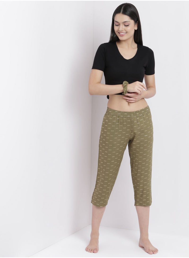 Casual Comfortable Relaxed Fit Three Quarter Pyjama Pants With Matching Scrunchie Green