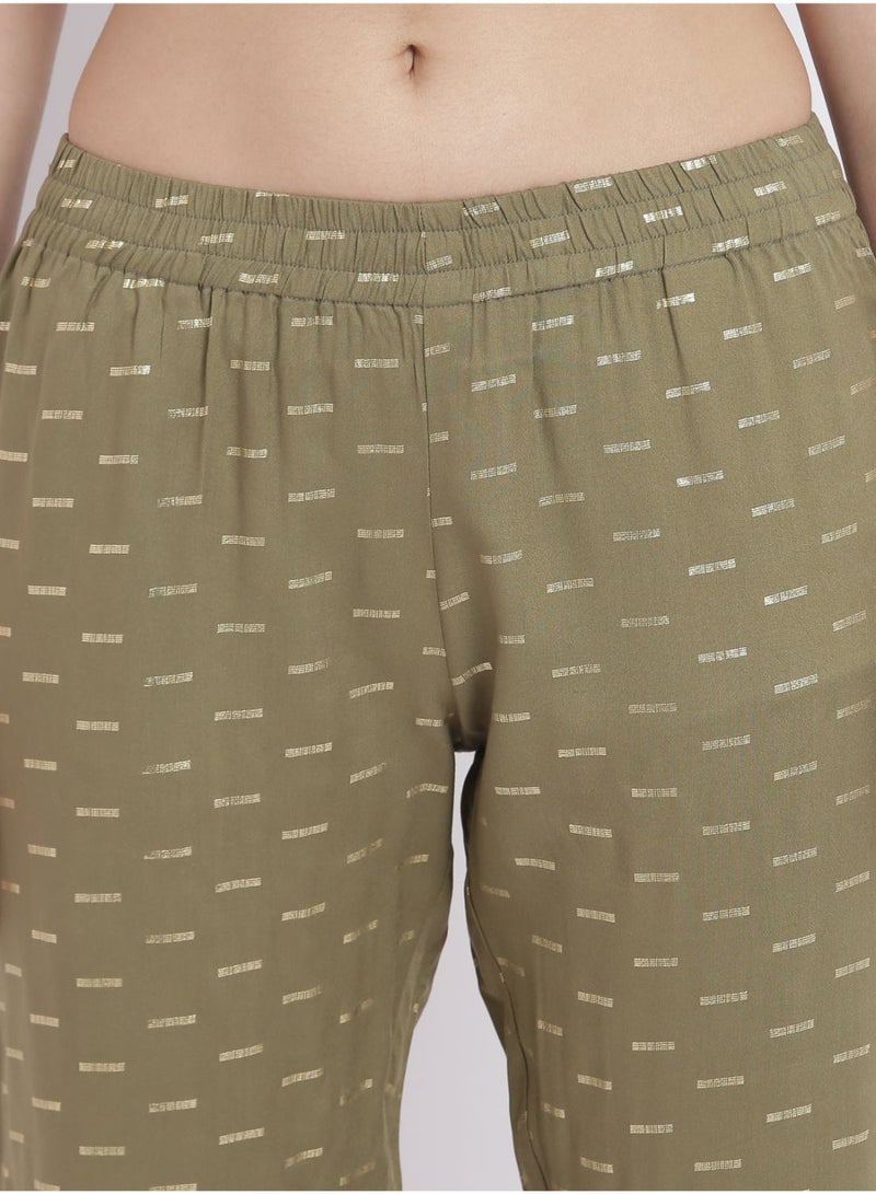 Casual Comfortable Relaxed Fit Three Quarter Pyjama Pants With Matching Scrunchie Green