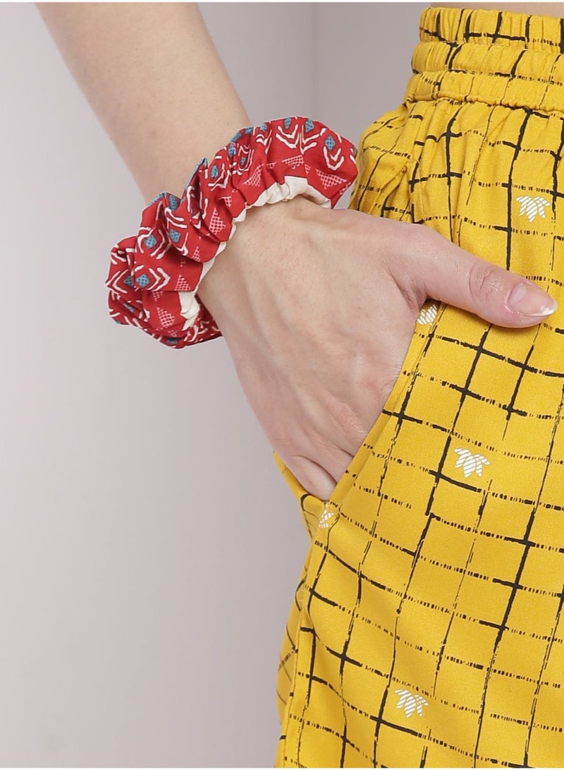 Aila 2 Pack Comfortable Printed Shorts With A Free Scrunchie Multicolor - Image 4