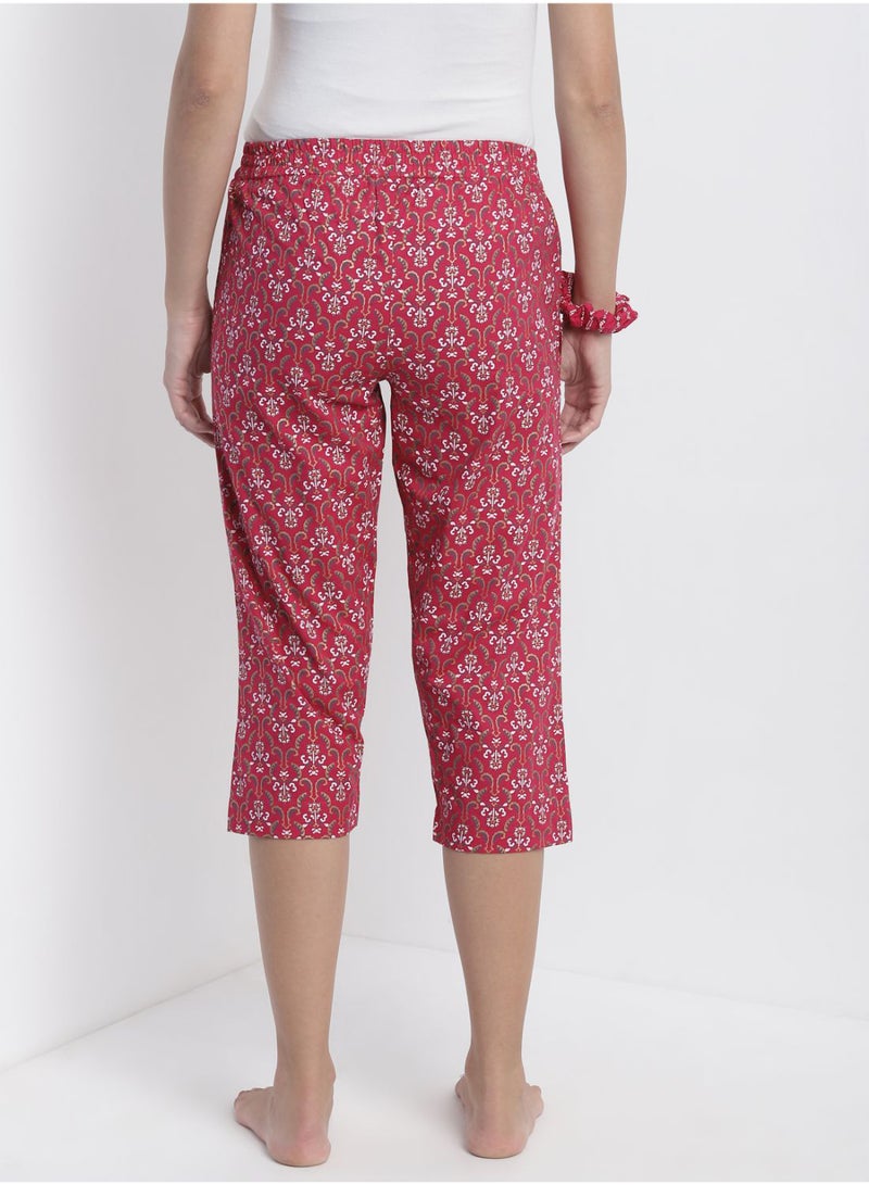 Casual Comfortable Relaxed Fit Three-Quarter Pyjamas With A Matching Scrunchie Pink - v1649661473/N50219744V_2