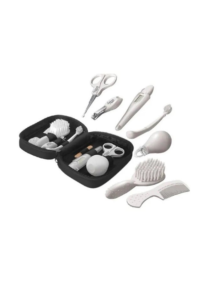 تومي تيبي مجموعة من 9 أدوات للعناية بالرعاية الصحية والعناية بالطفل من Closer To Nature، مناسبة للأطفال الصغار، باللون الأبيض - Image 1