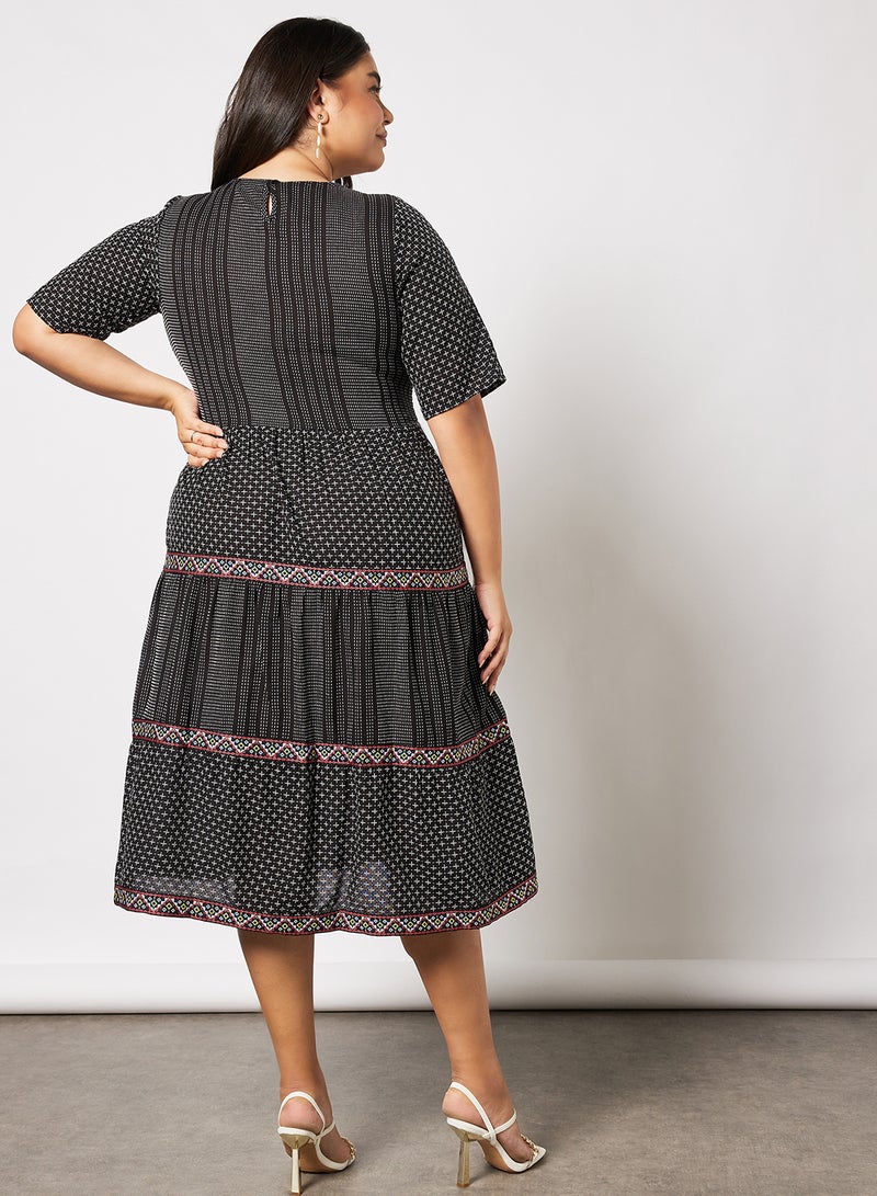 Vero Moda Curve Jelis Tiered Geometric Pattern Dress Black  - Image 2
