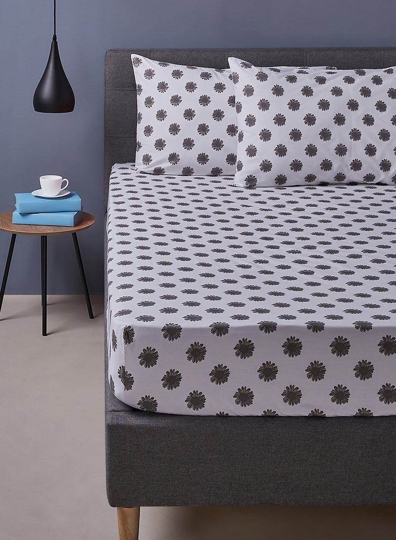 Noon East - Fitted Bedsheet Set Queen Size 100% Cotton Premium Quality 200 TC Everyday Use Breathable And Soft, With 1 Bed Sheet 150X200 Cm + 25cm And 2 Pillow Cases 50X75 Cm - Grey Daisy Grey Daisy - Image 1
