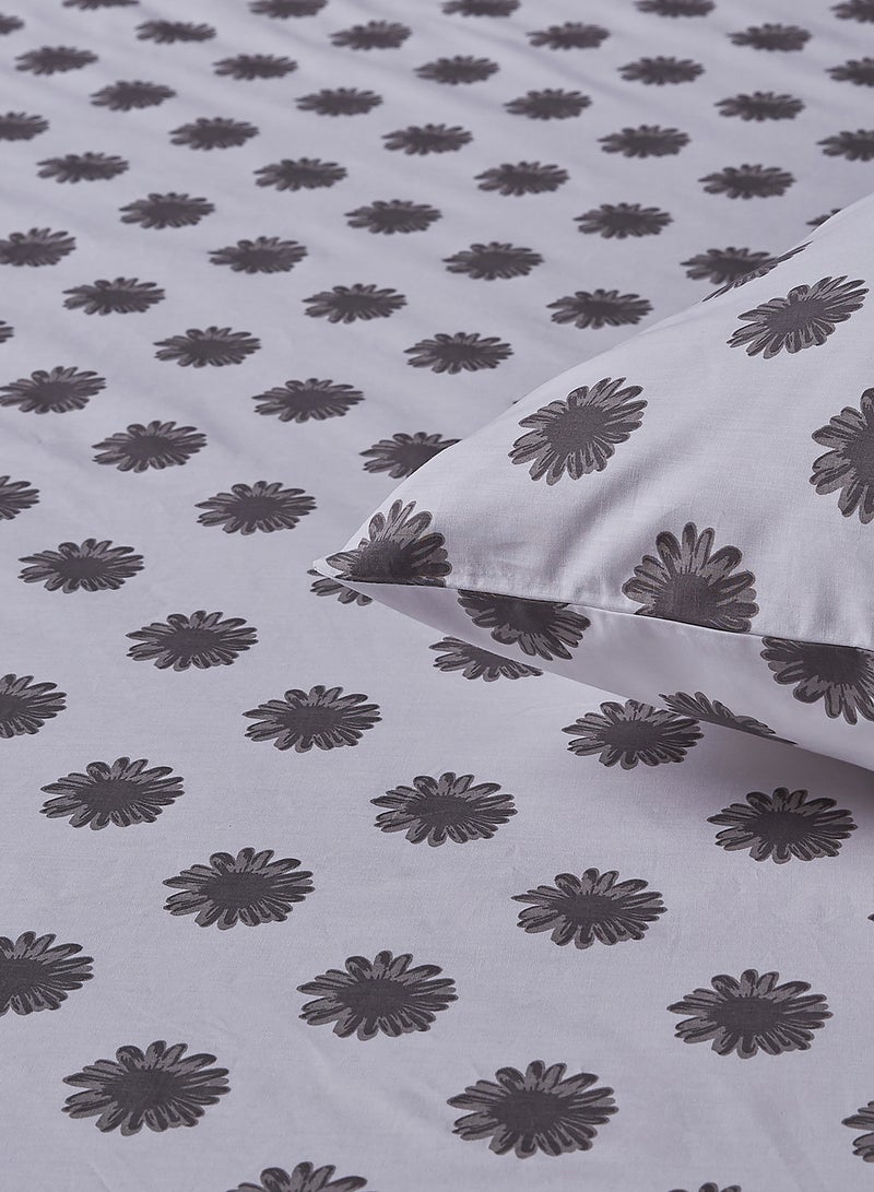 Noon East - Fitted Bedsheet Set Queen Size 100% Cotton Premium Quality 200 TC Everyday Use Breathable And Soft, With 1 Bed Sheet 150X200 Cm + 25cm And 2 Pillow Cases 50X75 Cm - Grey Daisy Grey Daisy - Image 1