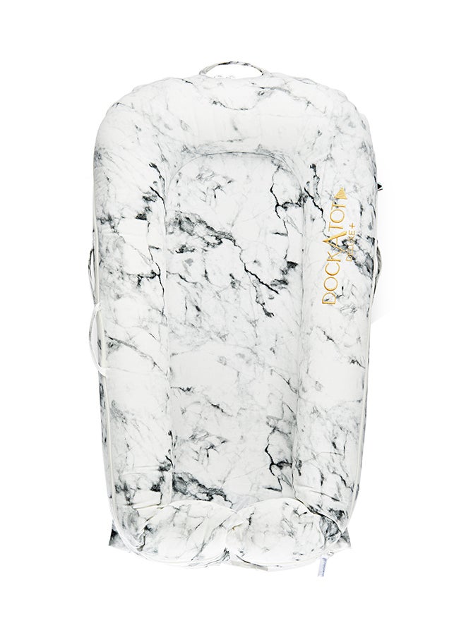 دوك إيه توت غطاء من مجموعة ديلوكس بلس بلون كارارا رخامي - Image 1