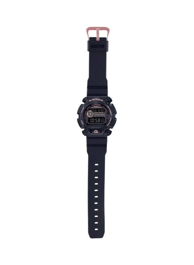 ساعة يد رقمية دائرية الشكل بسوار من الراتنج - لون أسود - طراز DW-9052GBX-1A4DR للرجال - v1653300477/N13596617A_4