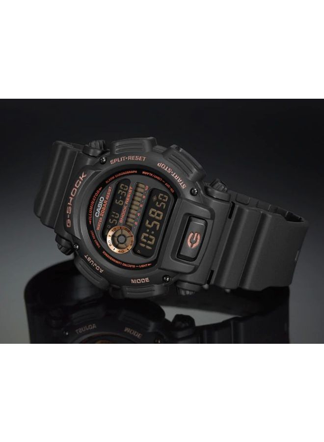 ساعة يد رقمية دائرية الشكل بسوار من الراتنج - لون أسود - طراز DW-9052GBX-1A4DR للرجال - v1653300477/N13596617A_5