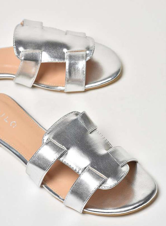 Shiny Cut-Out Detail Strap Flat Sandals Silver - v1653327136/N47997068V_3