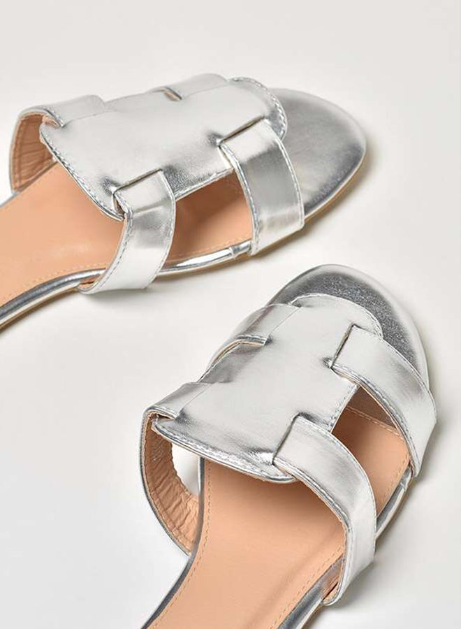 Shiny Cut-Out Detail Strap Flat Sandals Silver - v1653327136/N47997068V_4