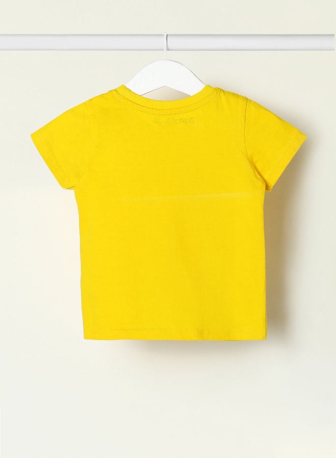 زرافة تيشيرت مزين بفتحة رقبة مستديرة وأكمام قصيرة للأولاد الصغار أصفر مسطردة - Image 2