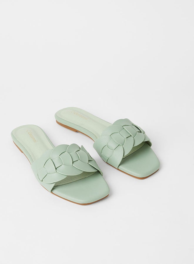 جيومني صندل تيرول مسطح بتفاصيل منسوجة أخضر - Image 1
