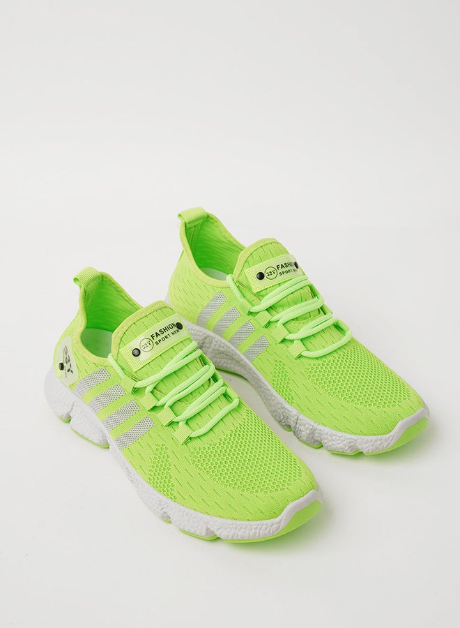 قوة سنيكرز برقبة منخفضة ورباط مزين بتفاصيل شبكية للرجال أخضر/رمادي - Image 1