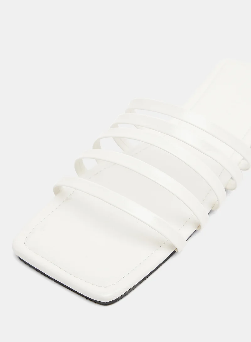 لايبل ريل Casual PU Flat Sandals White