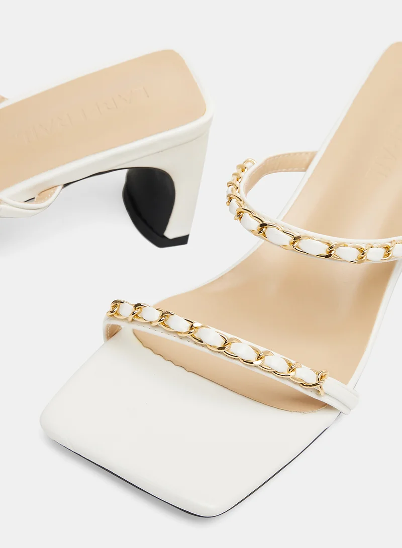لايبل ريل Chain Block Heel Sandals White