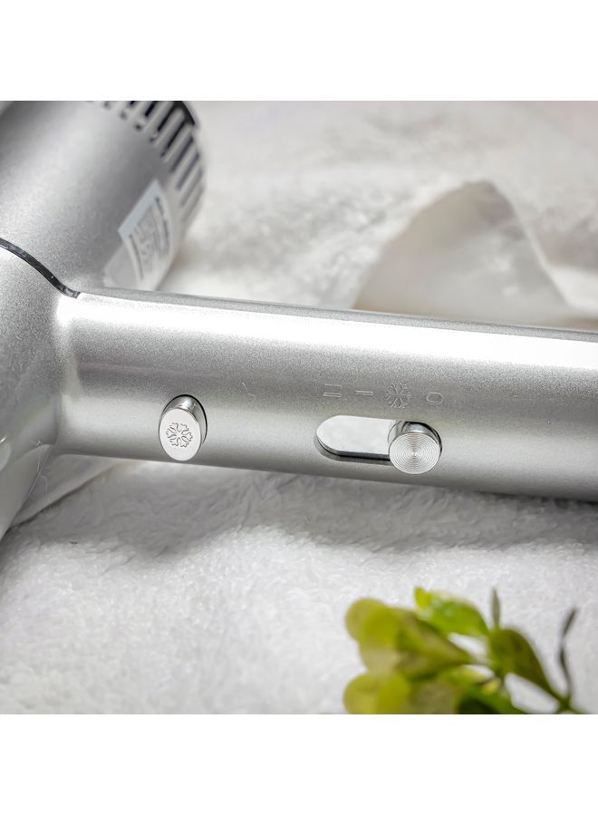 Olsenmark 1500 W Professional Iconic Hair DryerWith 1 Cool Function and 3 Level Temperature Silver 300grams - Image 4