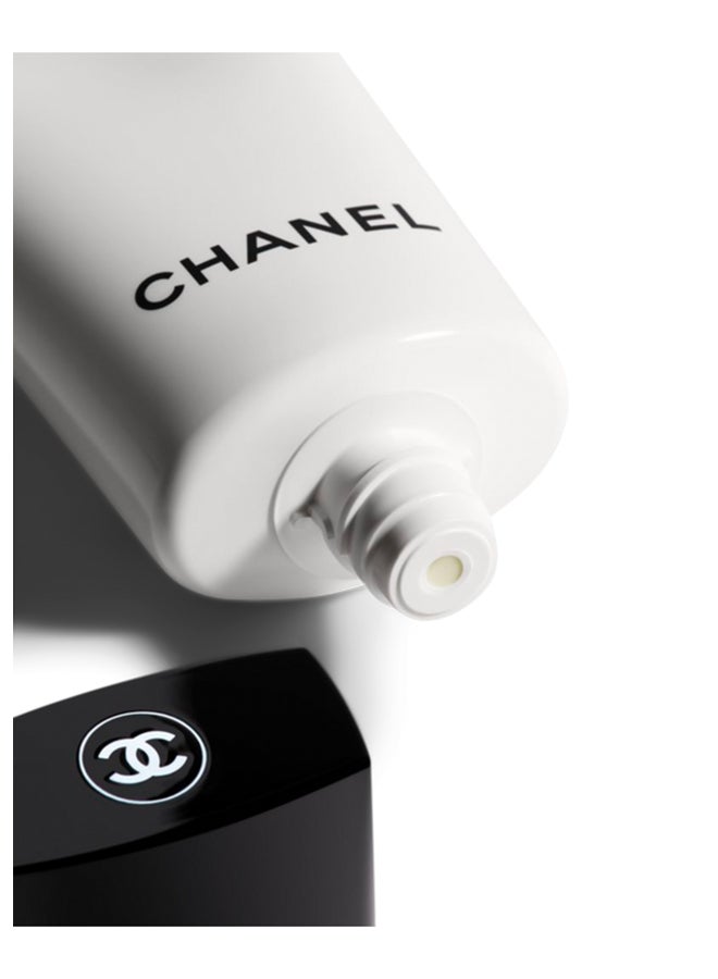 CHANEL - La Mousse Anti-Pollution Cleansing Cream-To-Foam White - Image 1