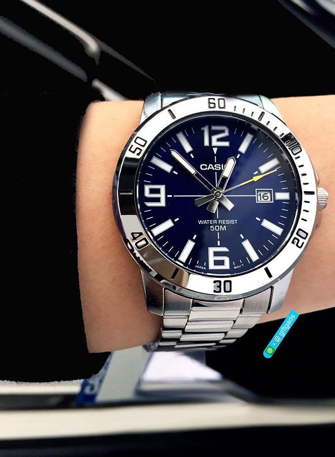 كاسيو مُجدد - ساعة إنتايسر بعقارب وسوار من الإستانلس ستيل ومقاومة للماء طراز MTP-VD01D-2BVUDF للرجال - Image 4