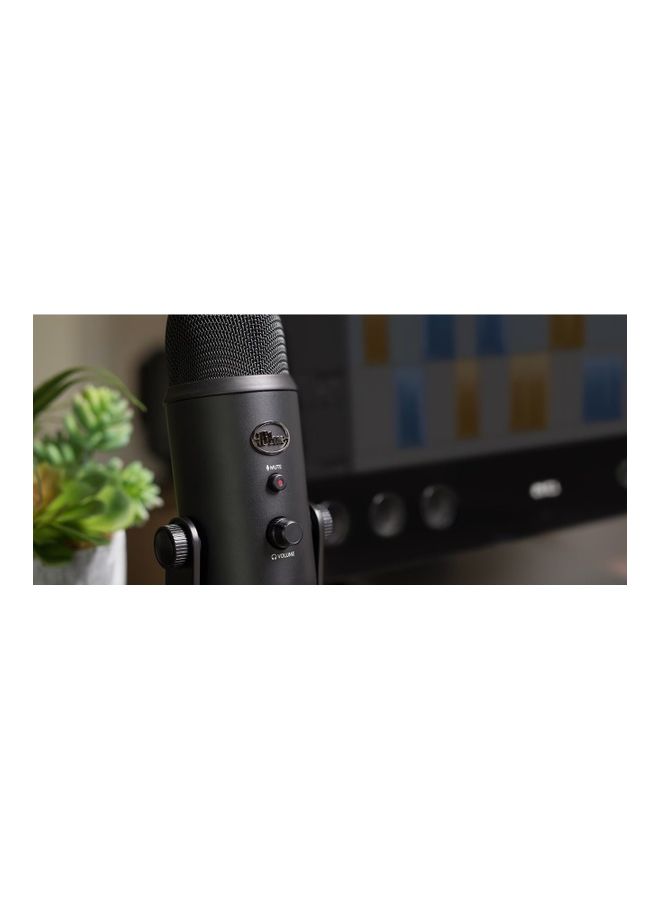 Logitech - Yeti USB Microphone And C922 Webcam Pro Streamer Pack 988-000432 Blackout - Image 1