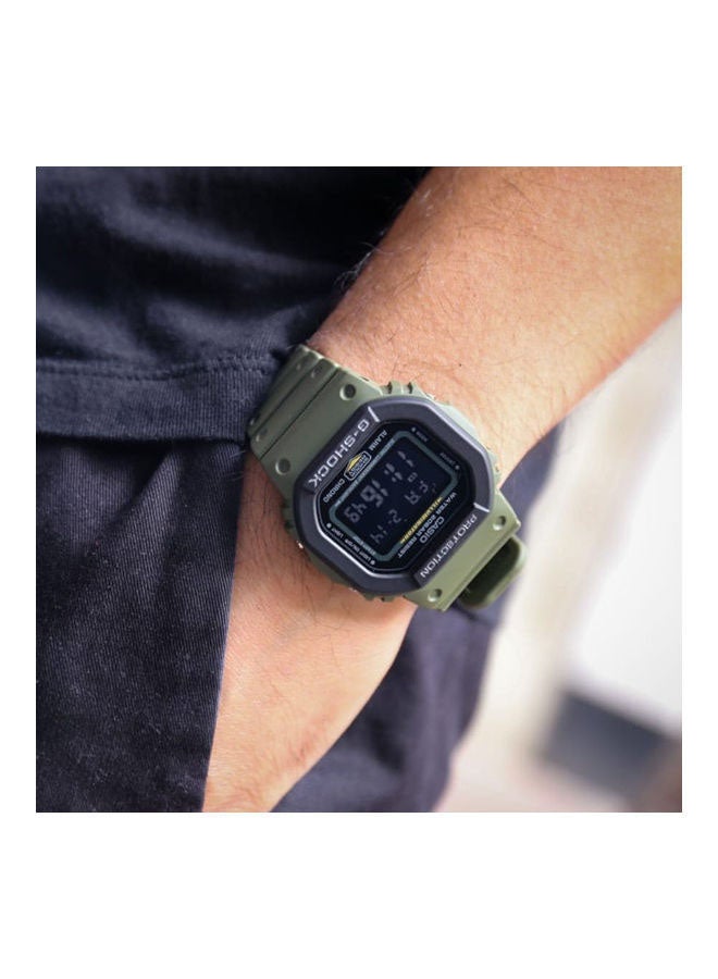 ساعة يد رقمية من الراتنج طراز DW-5610SU-3DR للرجال