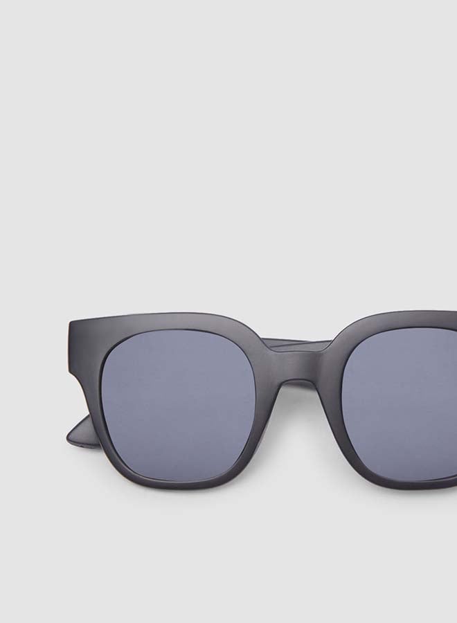 Women's Sunglass With Durable Frame Lens Color Grey Frame Color Black - Image 4