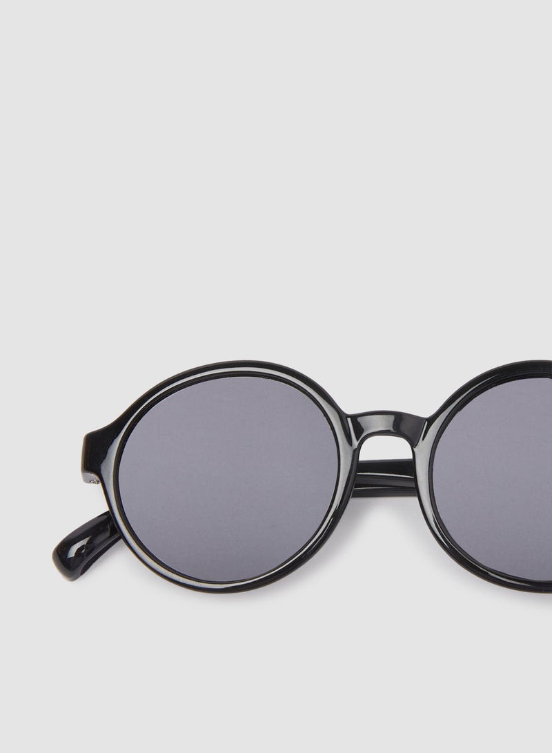 Women's Sunglass With Durable Frame Lens Color Grey Frame Color Black - Image 4