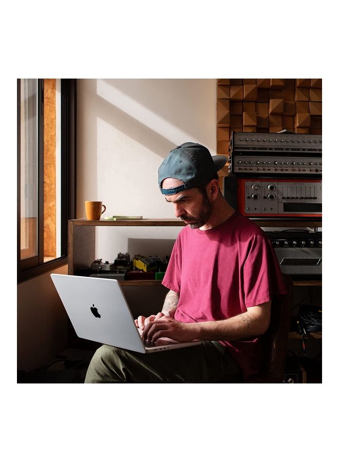 أبل - MacBook Pro MNWE3 شاشة Liquid Retina XDR مقاس 16 بوصة، شريحة Apple M2 Max مع وحدة معالجة مركزية 12 نواة ووحدة معالجة رسومات 38 نواة وذاكرة وصول عشوائي سعة 32 جيجابايت ومحرك أقراص SSD سعة 1 تيرابايت ولوحة مفاتيح باللغتين الإنجليزية والعربية - Image 1