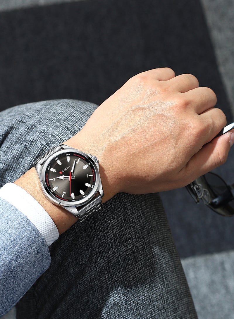 كارين ساعة يد كوارتز كاجوال بسوار من الإستانلس ستيل مقاومة للماء قياس 8320 - مقاس 46 مم - لون فضي للرجال - Image 3