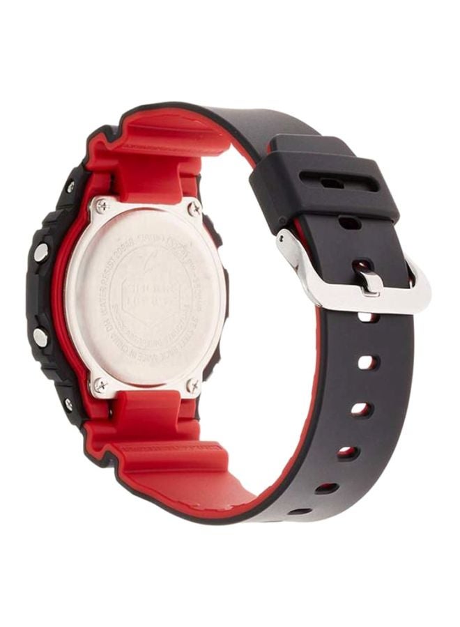 جي شوك ساعة يد رقمية بسوار من الراتينج على شكل ثماني الشكل مقاس 49 مم - لون أسود - طراز DW-5600HR-1DR للرجال - Image 2