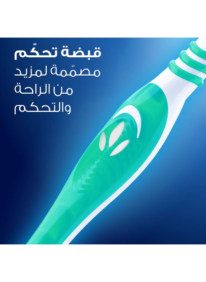 Oral-B - 3-Effect Classic Toothbrush - 40 Medium Assorted Colour medium Multicolour - Image 1