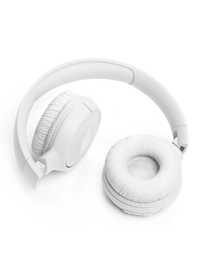 جي بي إل - سماعات أذن Tune 520Bt لاسلكية على الأذن، صوت جهير نقي، بطارية 57 ساعة، مكالمات بدون استخدام اليدين بالإضافة إلى اتصال متعدد النقاط، خفيفة الوزن وقابلة للطي لون أبيض - Image 1