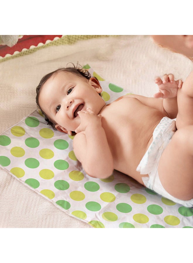 Moon Disposable Waterproof Changing Mats For Baby Portable Diaper Changing Pad 46 X 68 Cm - Pack Of 10  - Image 4