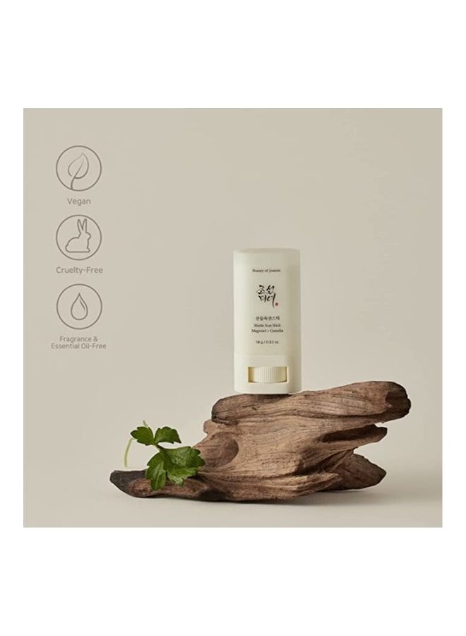 Matte Sun Stick : Mugwort+Camelia for face Sunscreen moisturizing with SPF 50 PA++++ Korean sunscreen skincare 18g 18grams - https://f.nooncdn.com/p/v1689573720/N53420431A_3.jpg?width=original