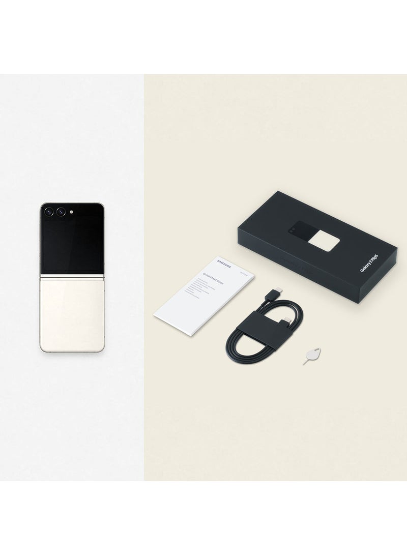 سامسونج - هاتف Galaxy Z Flip 5 بشريحتي اتصال باللون الكريمي وذاكرة وصول عشوائي سعتها 8 جيجابايت وذاكرة داخلية 256 جيجابايت يدعم تقنية 5G مع هدايا - إصدار الشرق الأوسط - Image 1
