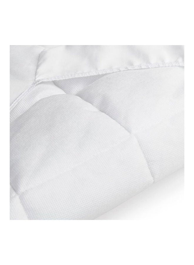 hauck Bed Me Mattress Sheet And Protector, White 120Cm X 60Cm Universal Fitting For Travel Cots And Beds, Soft Fitted Sheets, Machine Washable  - Image 3