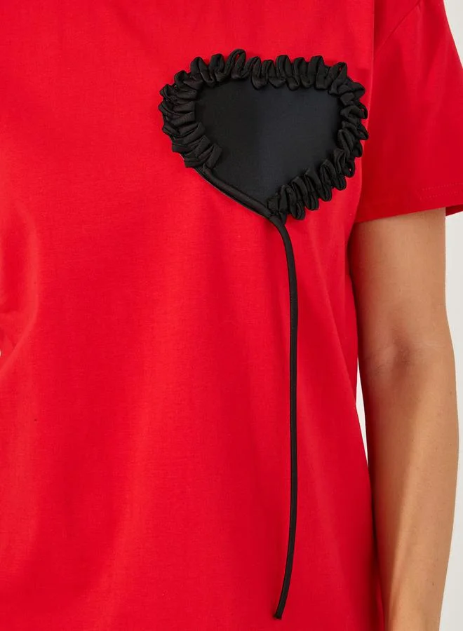 Styli Short Sleeve Heart Applique Detailed Round Neck T-shirt