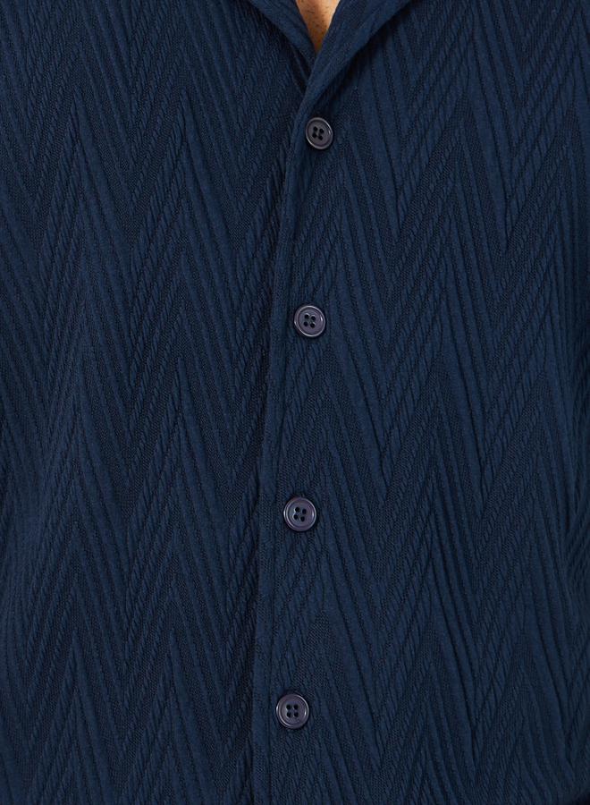 ستايلي قميص بياقة مطوية بقصة عادية بنقش بارز - Image 3