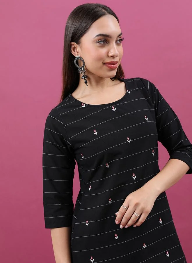 فيشود Floral Embroidered Pure Cotton Straight Kurta by Styli