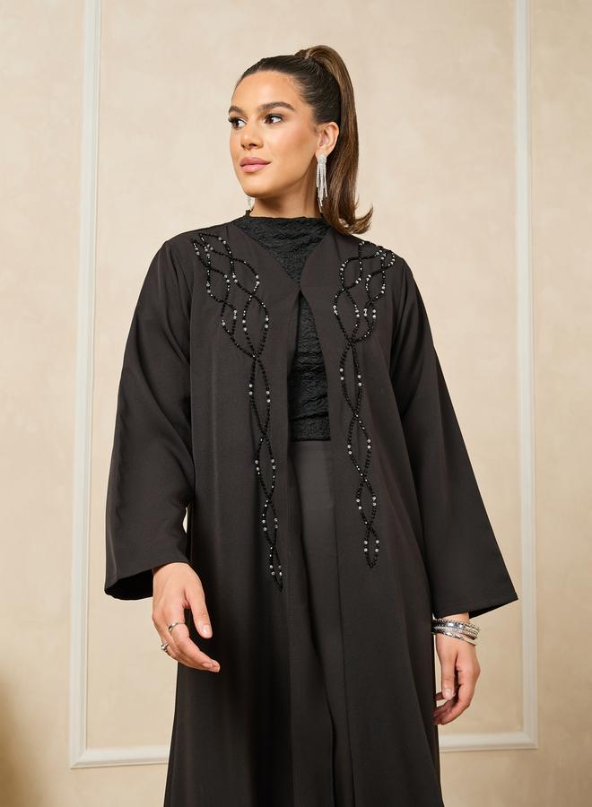 ستايلي عباية مطرزة يدوياً بالخرز من قماش باربي كريب مع حجاب شيفون متناسق - Image 5