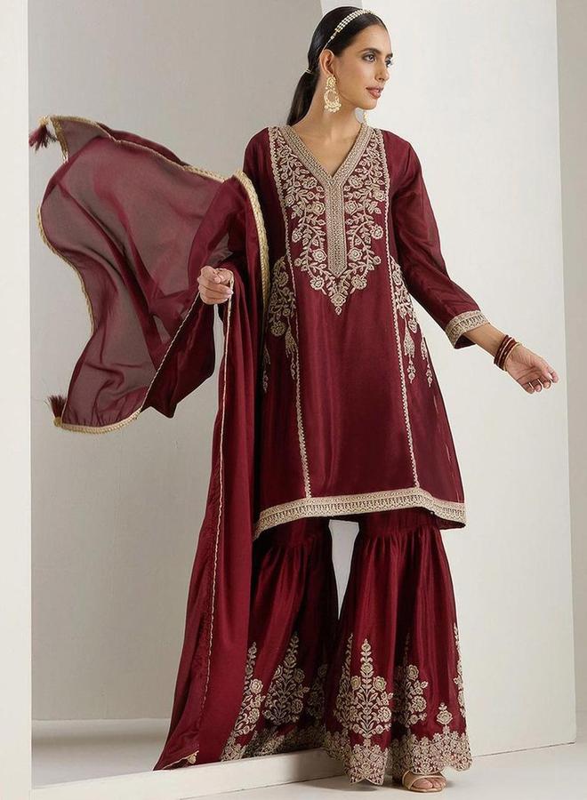 ISHIN Embroidered V-Neck Kurta and Sharara with Dupatta Set by Styli  - Image 4