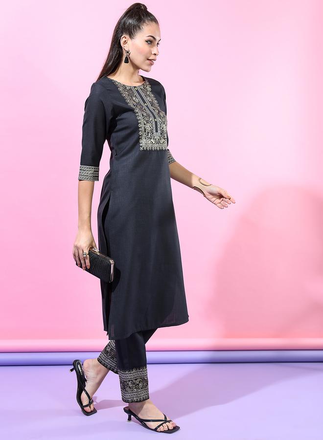 فيشود طقم كورتا نسائي أسود مع دوباتا مطبوعة - Image 5