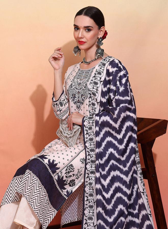 DW House of Pataudi Ethnic Motif Embroidered Kurta & Trouser With Dupatta by Styli  - Image 4