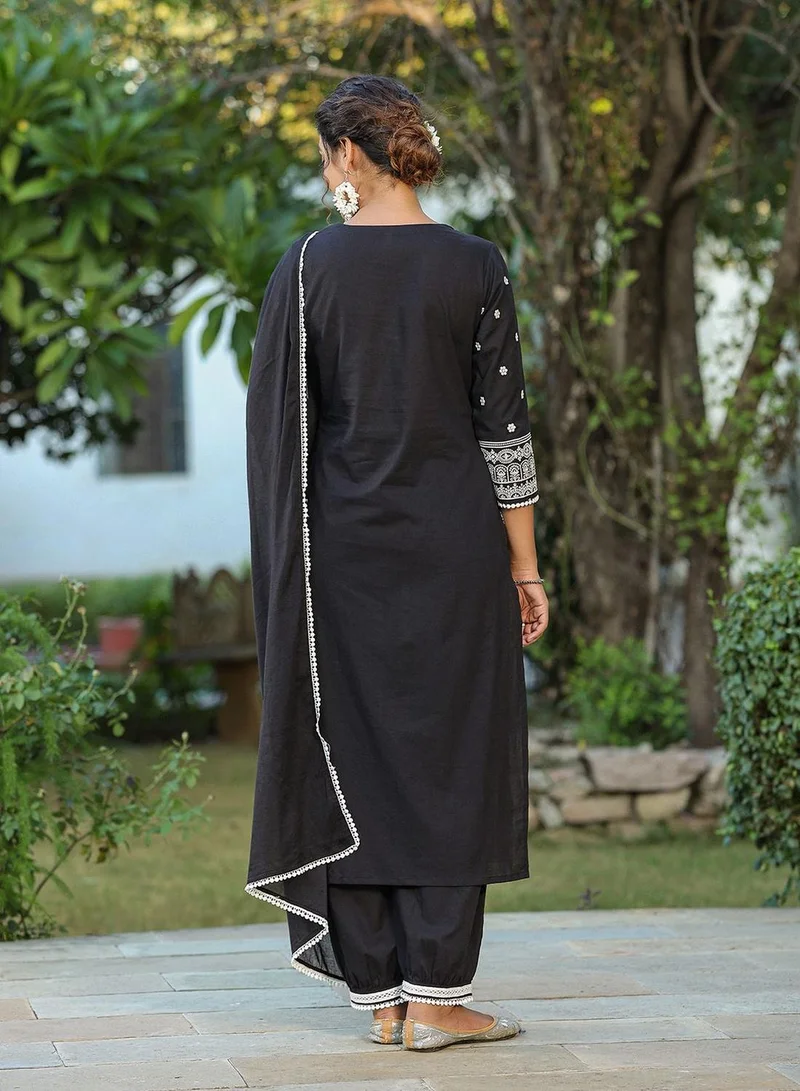 آي شين Women Black cotton Kurta set with Dupatta