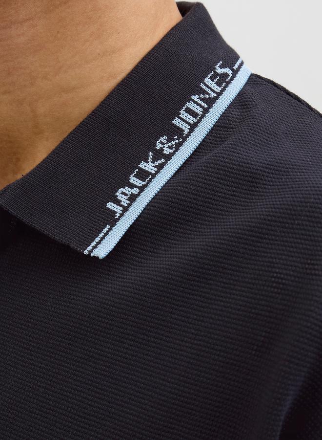 جاك اند جونز تيشيرت بولو بقصة عادية وتفاصيل شارة بارزة - Image 3