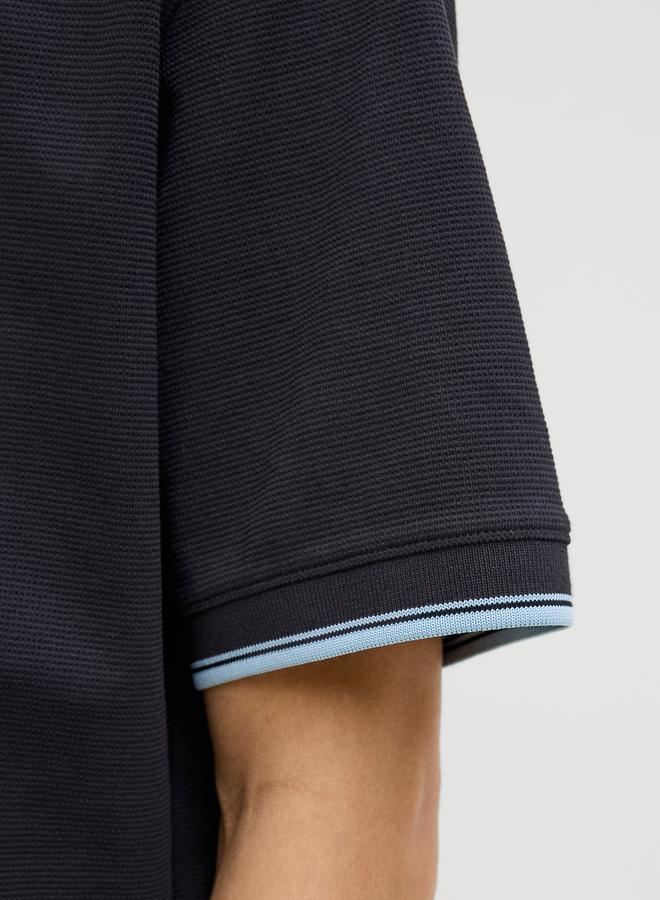 جاك اند جونز تيشيرت بولو بقصة عادية وتفاصيل شارة بارزة - Image 5