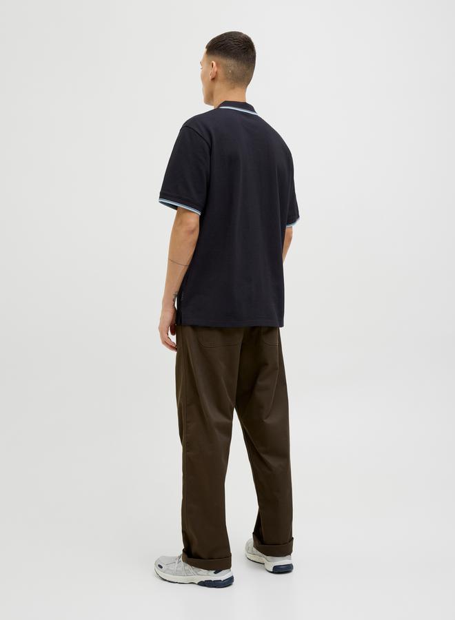 جاك اند جونز تيشيرت بولو بقصة عادية وتفاصيل شارة بارزة - Image 4